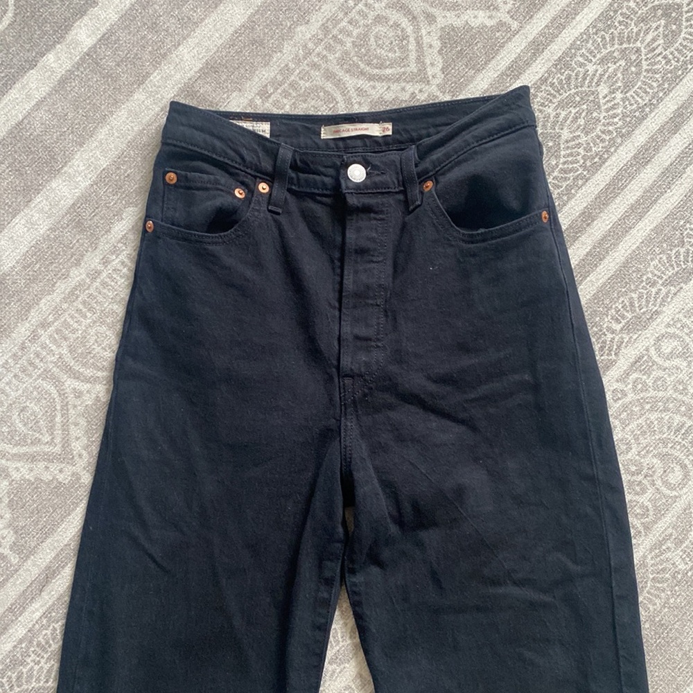 Levi’s Premium Ribcage Straight Jeans in Black Sprout